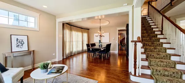 624 N CENTER Street, Naperville, IL 60563