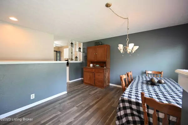 7910 Rochelle Rd, Louisville, KY 40228