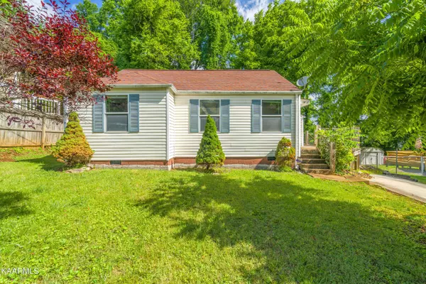 4511 Hillview Rd, Knoxville, TN 37919