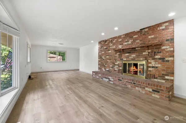 215 Ocean Beach Road, Hoquiam, WA 98550