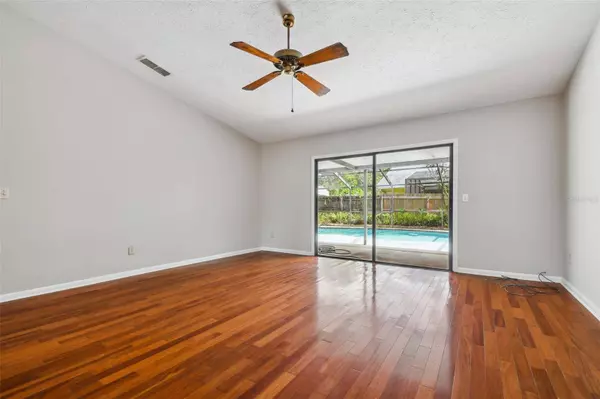 2302 GNARLED OAK AVE, Lutz, FL 33549