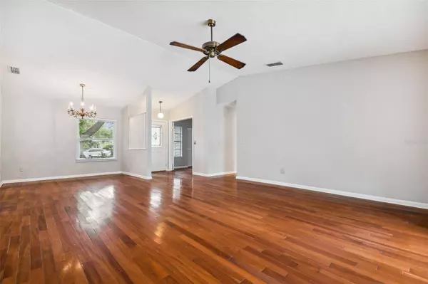 2302 GNARLED OAK AVE, Lutz, FL 33549