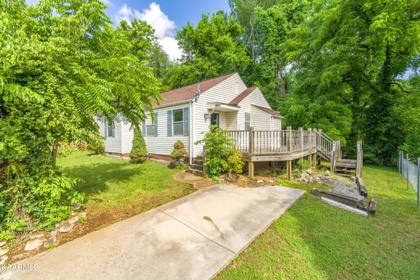 4511 Hillview Rd, Knoxville, TN 37919