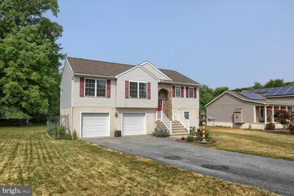 1228 ARBOR LN, York, PA 17406