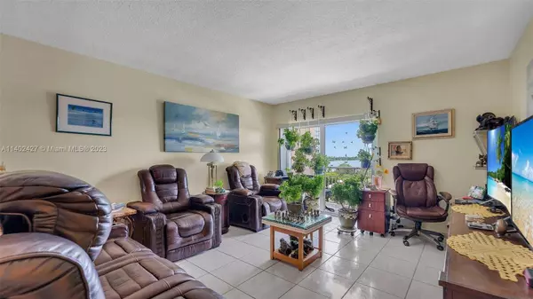 400 Kings Point Dr #408, Sunny Isles Beach, FL 33160