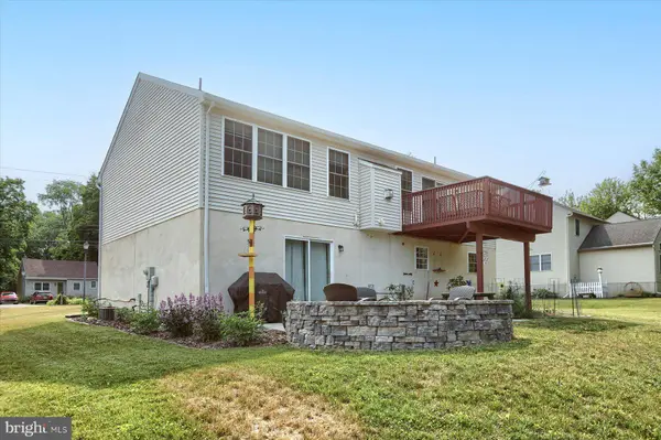 1228 ARBOR LN, York, PA 17406