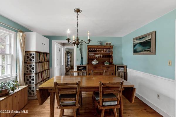 1026 Mohegan Road, Niskayuna, NY 12309