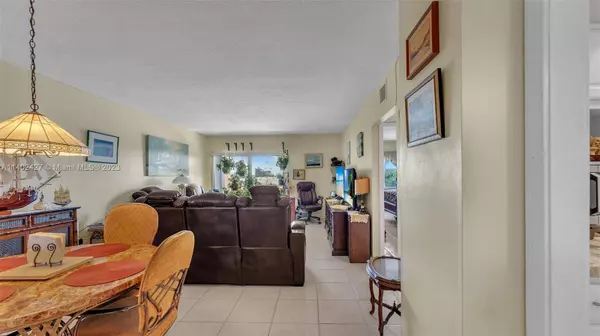 400 Kings Point Dr #408, Sunny Isles Beach, FL 33160