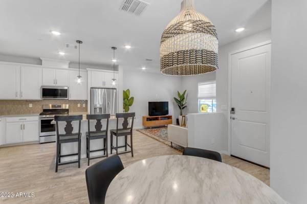 735 E DORAL Avenue #104, Gilbert, AZ 85297