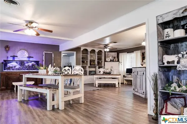 203 Sandra DR, Hallettsville, TX 77964