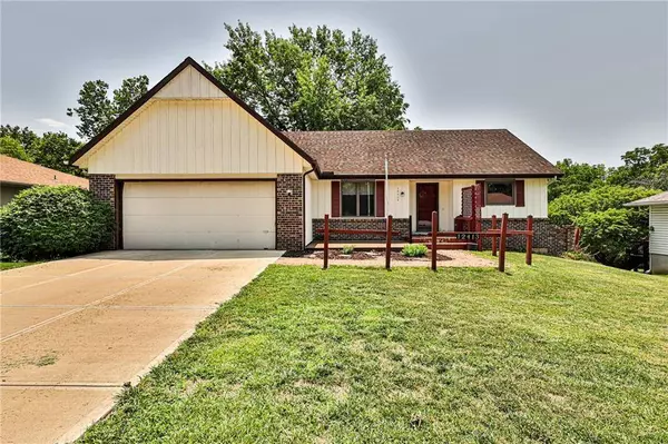 12413 W 53rd TER, Shawnee, KS 66216