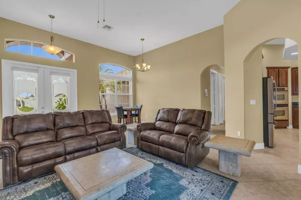 5928 NW Brenda CIR, Port Saint Lucie, FL 34986