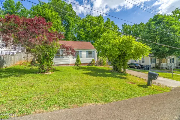 4511 Hillview Rd, Knoxville, TN 37919