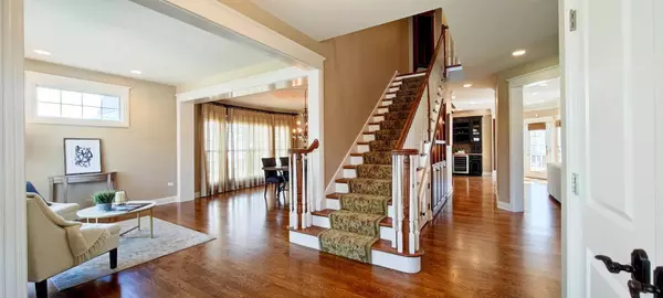 624 N CENTER Street, Naperville, IL 60563