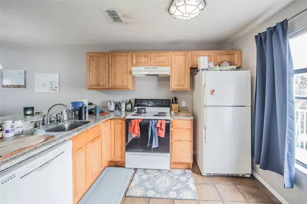 2572 WOODGATE BLVD #203, Orlando, FL 32822