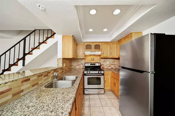 1017 W Bishop ST #203, Santa Ana, CA 92703