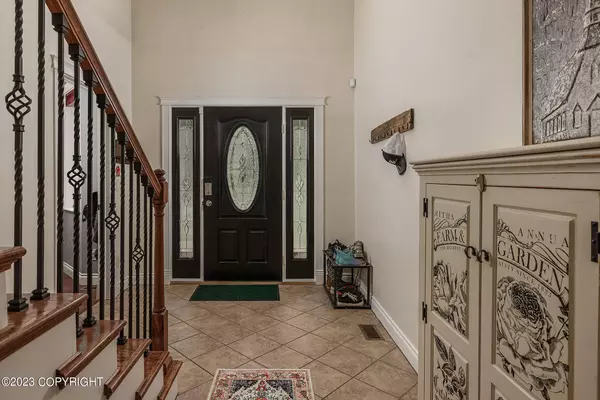 2965 N Barrys Resort DR, Wasilla, AK 99654