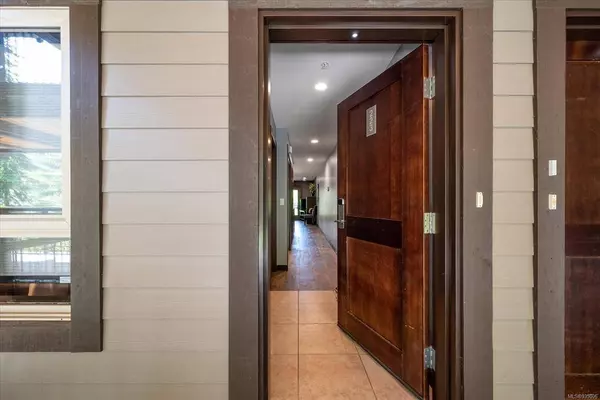 1175 Resort Dr #223, Parksville, BC V9P 2E3