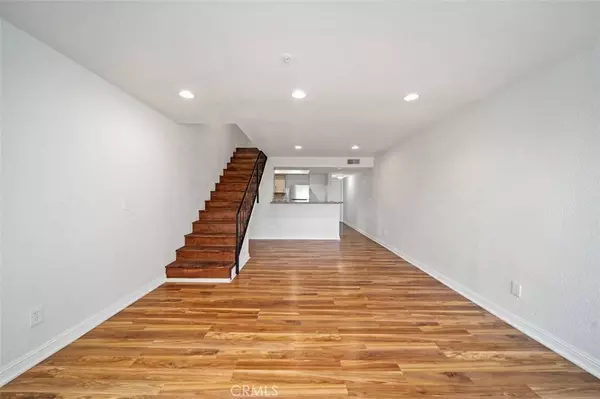 1017 W Bishop ST #203, Santa Ana, CA 92703