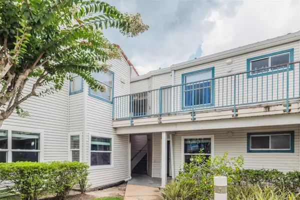 2572 WOODGATE BLVD #203, Orlando, FL 32822