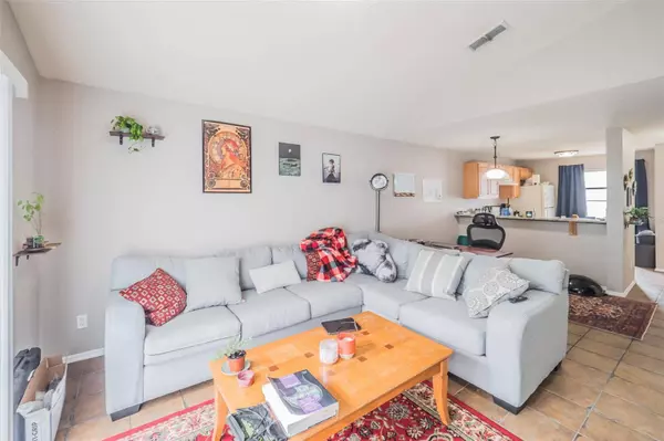 2572 WOODGATE BLVD #203, Orlando, FL 32822