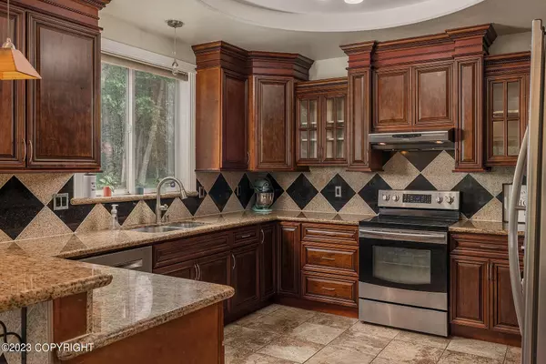 2965 N Barrys Resort DR, Wasilla, AK 99654