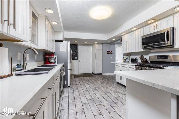 664 Highlander CIR, Anchorage, AK 99518