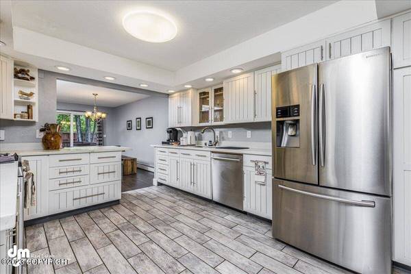 664 Highlander CIR, Anchorage, AK 99518