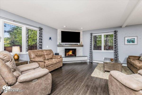 664 Highlander CIR, Anchorage, AK 99518