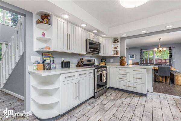 664 Highlander CIR, Anchorage, AK 99518