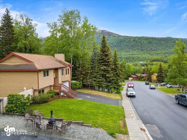 9237 W Parkview Terrace LOOP, Eagle River, AK 99577