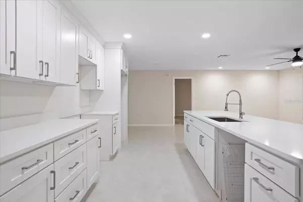 8566 SHADY GLEN DR, Orlando, FL 32819