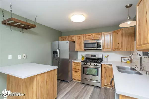 9237 W Parkview Terrace LOOP, Eagle River, AK 99577