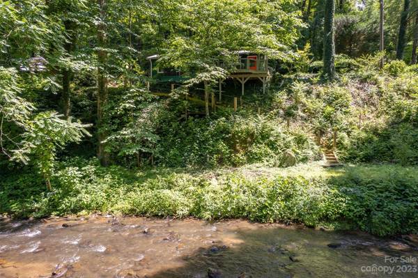 55 Riverby LN, Tryon, NC 28782