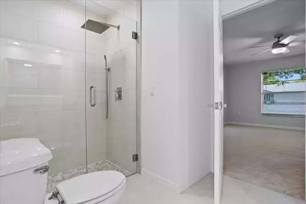 8566 SHADY GLEN DR, Orlando, FL 32819