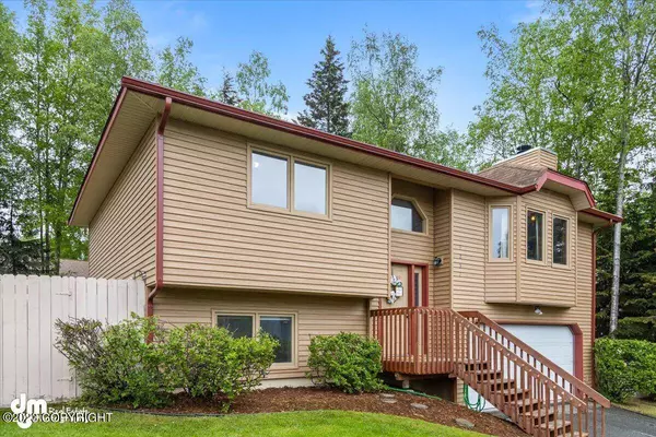 9237 W Parkview Terrace LOOP, Eagle River, AK 99577