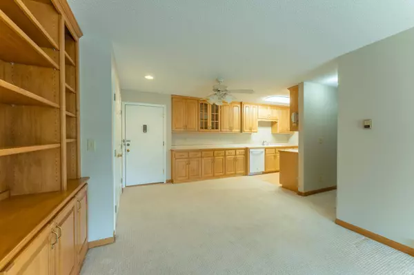 2720 Dale ST N #C208, Roseville, MN 55113