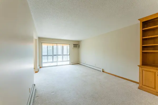 2720 Dale ST N #C208, Roseville, MN 55113