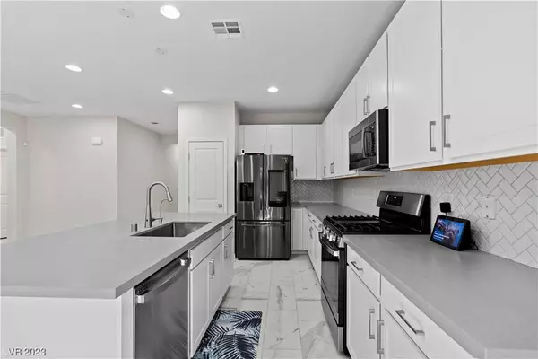 9663 Sunstone Sparkle Avenue, Las Vegas, NV 89148