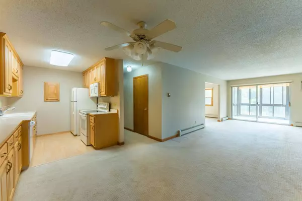 2720 Dale ST N #C208, Roseville, MN 55113