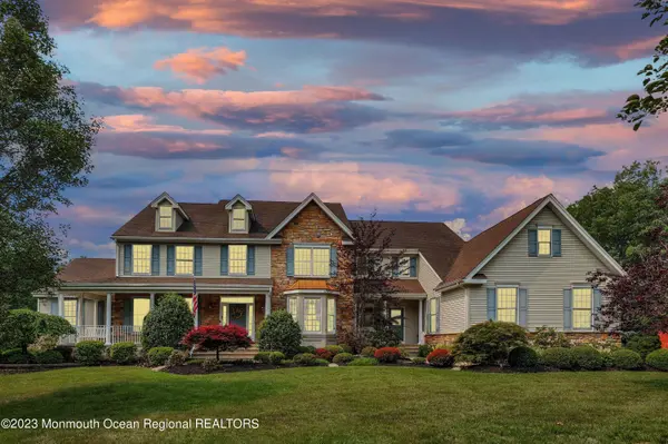 16 Winding Woods Way, Freehold, NJ 07728