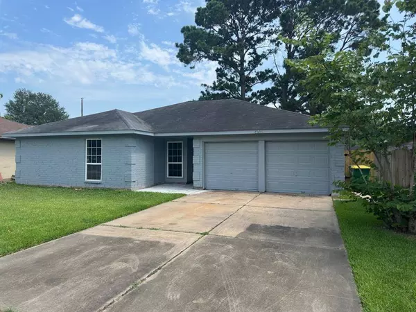 1729 Capri LN, Seabrook, TX 77586