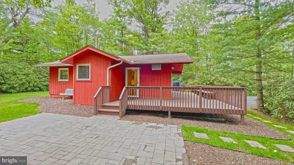 1249 HUNTER LN, Long Pond, PA 18334