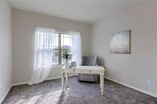 905 NW Crestwood DR, Grain Valley, MO 64029