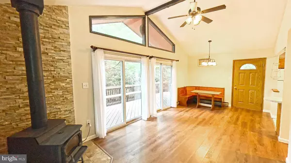 1249 HUNTER LN, Long Pond, PA 18334