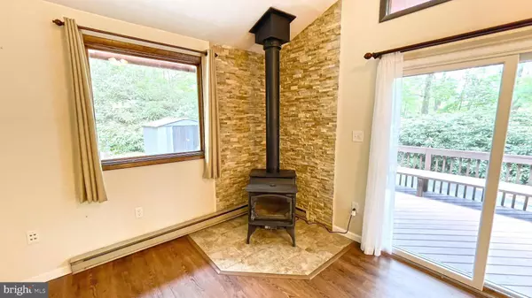 1249 HUNTER LN, Long Pond, PA 18334