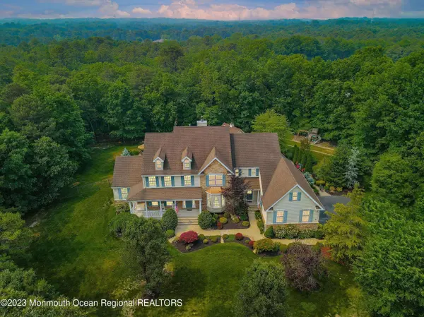 16 Winding Woods Way, Freehold, NJ 07728