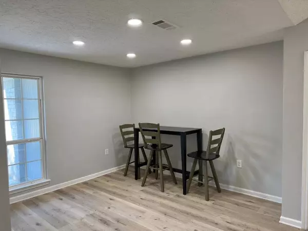 1729 Capri LN, Seabrook, TX 77586