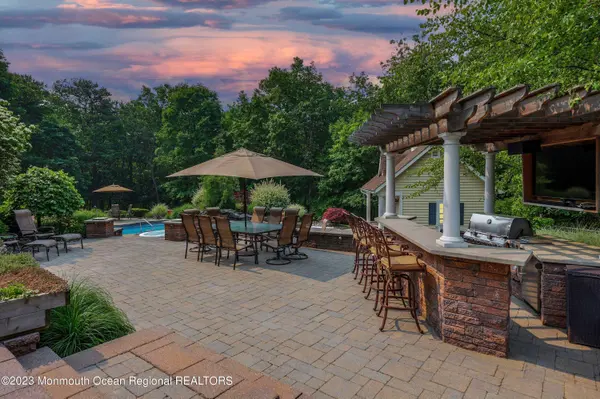 16 Winding Woods Way, Freehold, NJ 07728