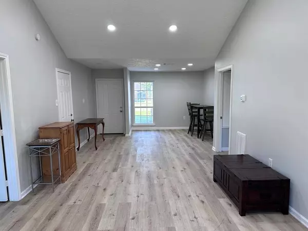 1729 Capri LN, Seabrook, TX 77586